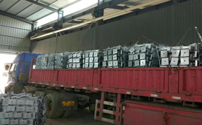 腳手架構件裝車發(fā)貨中